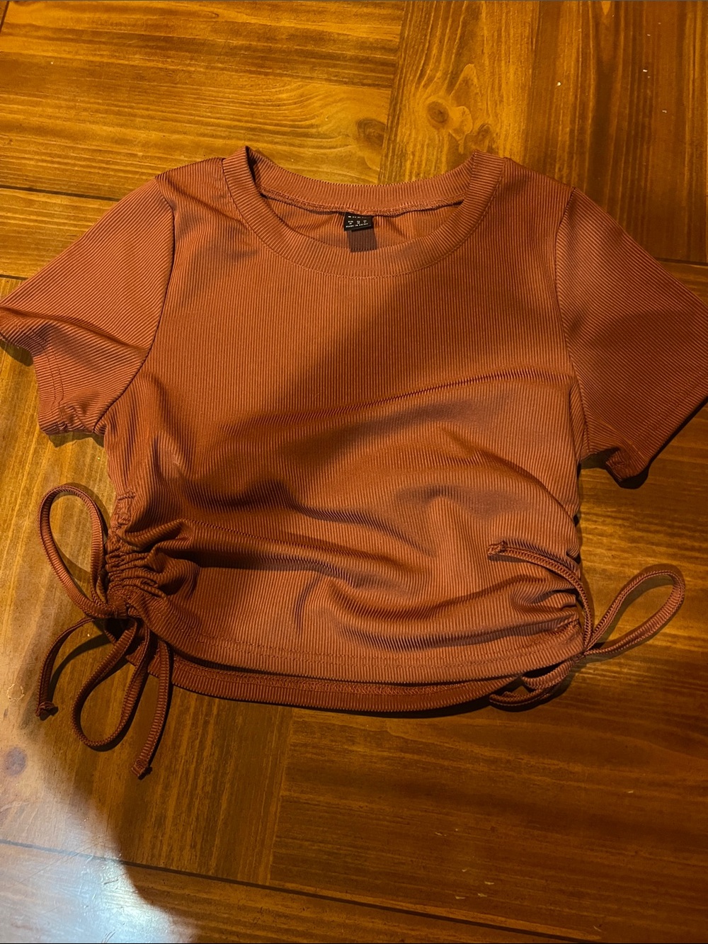 SHEIN Rust Ribbed Cinch-Side Short Sleeve Crop Top